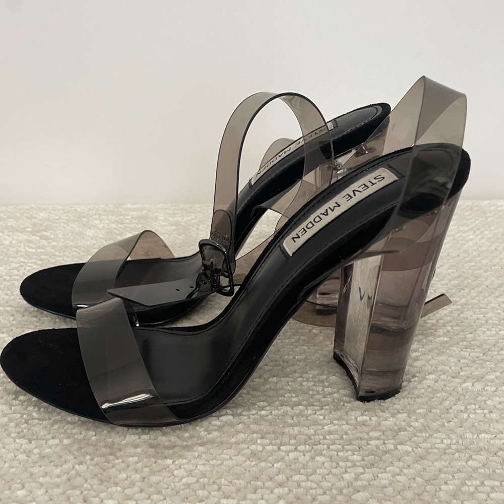 Steve Madden Barefoot Brazen Smokey Heels size 7.5